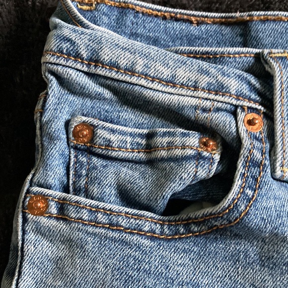 Levi’s light wash high waisted jeans - Picture 3 of 9